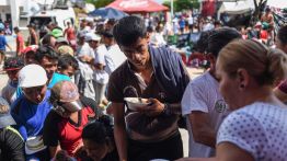migrant caravan honduras food