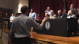 Democratic gubernatorial candidate Beto O'Rourke interrupts Texas Governor Greg Abbott during a press conference (Getty Images)