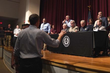 Democratic gubernatorial candidate Beto O'Rourke interrupts Texas Governor Greg Abbott during a press conference (Getty Images)