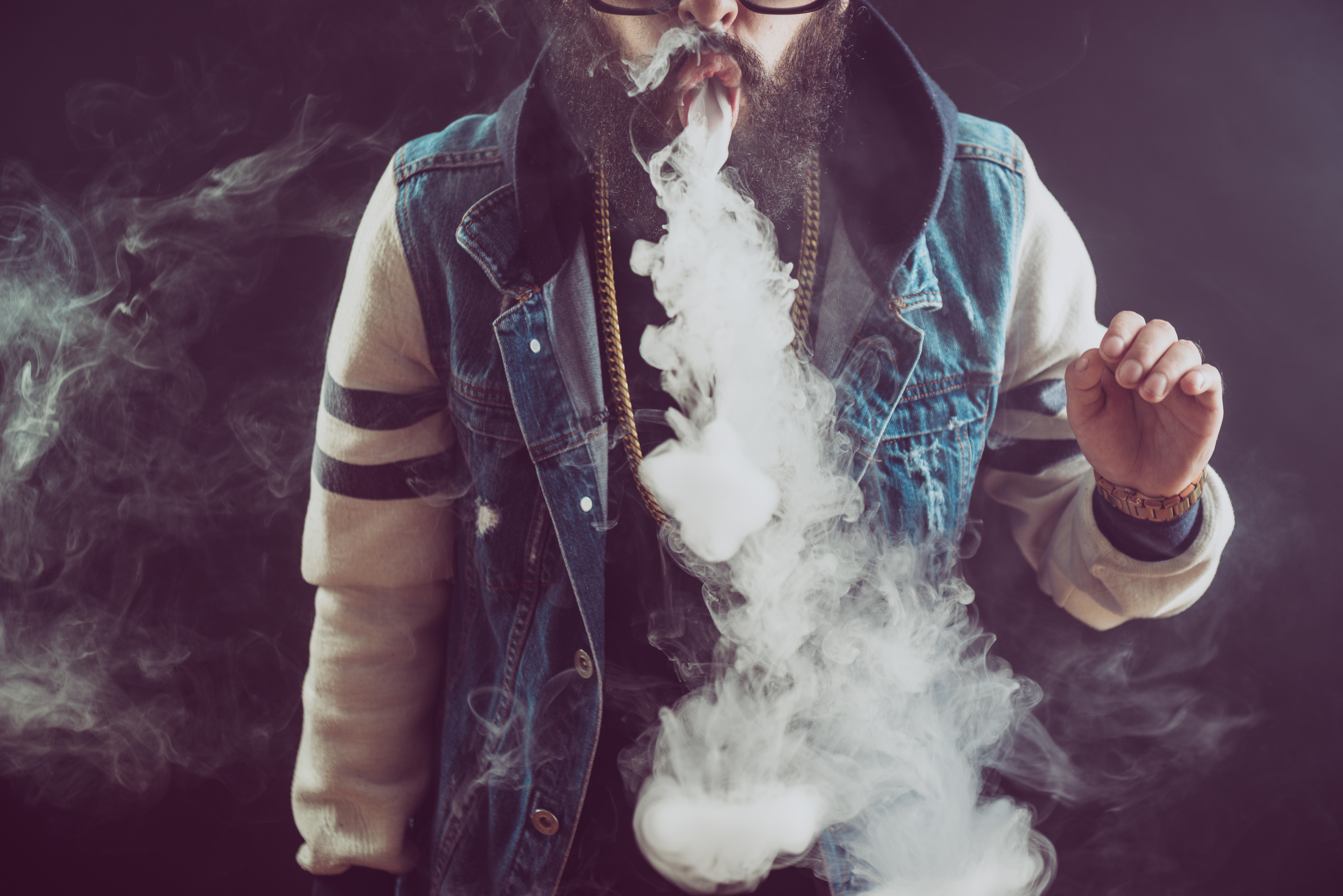 elf bar vape uk The Meteoric Rise of Disposable Vaporizers main image 1