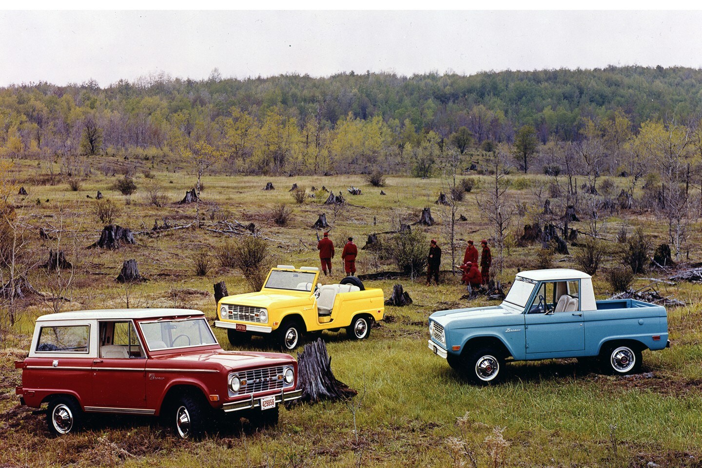 1969_Fordo_Broncos_wagon_roadster_and_sports_utility.jpg