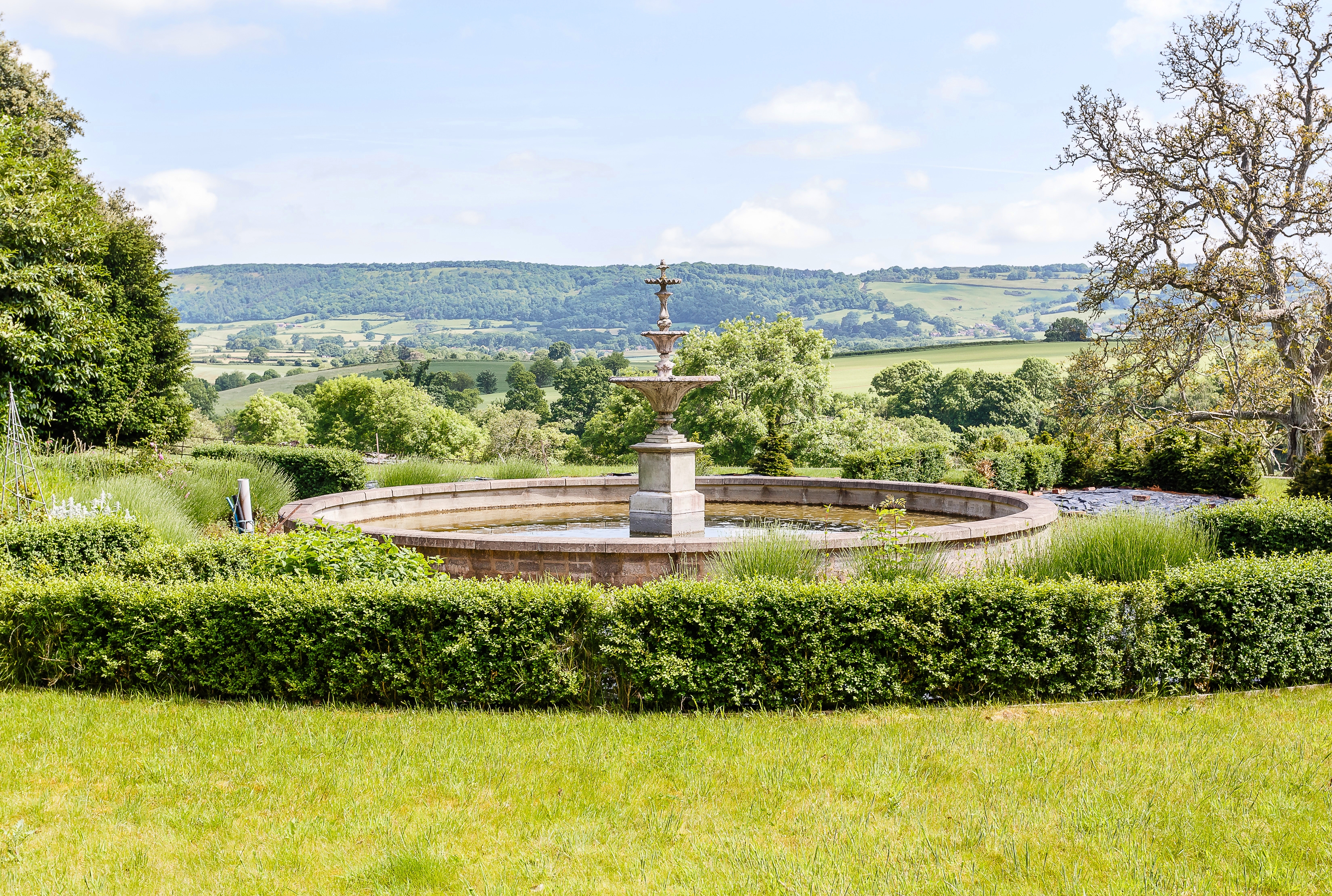Combe_Florey_House_FOUNTAIN_VIEW.jpg