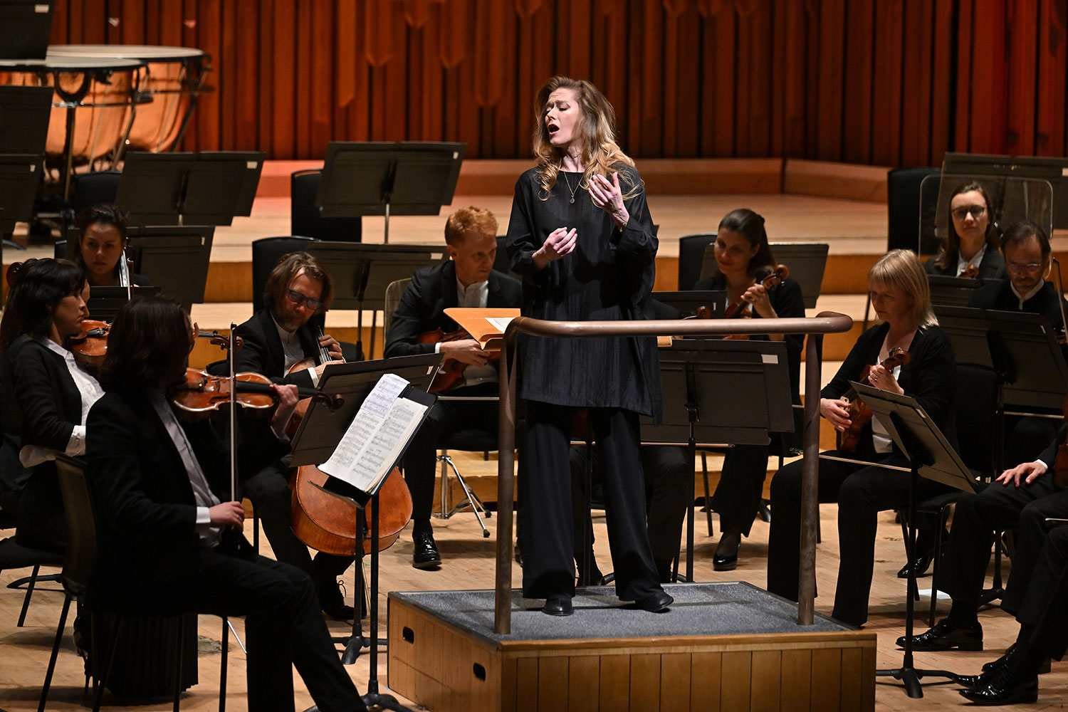 Barbara Hannigan needs to stop conducting while singing | The