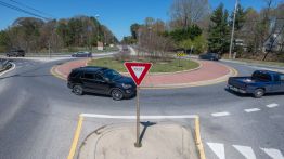 roundabout turning circle