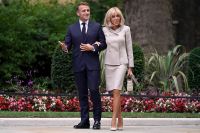 Brigitte and Emmanuel Macron at Downing Street (Getty) candace