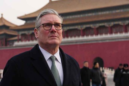 How should the UK manage its relationship with China?