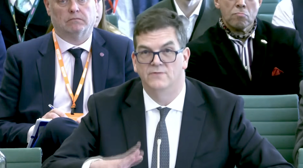 An unflashy Olly Robbins mauls Keir Starmer