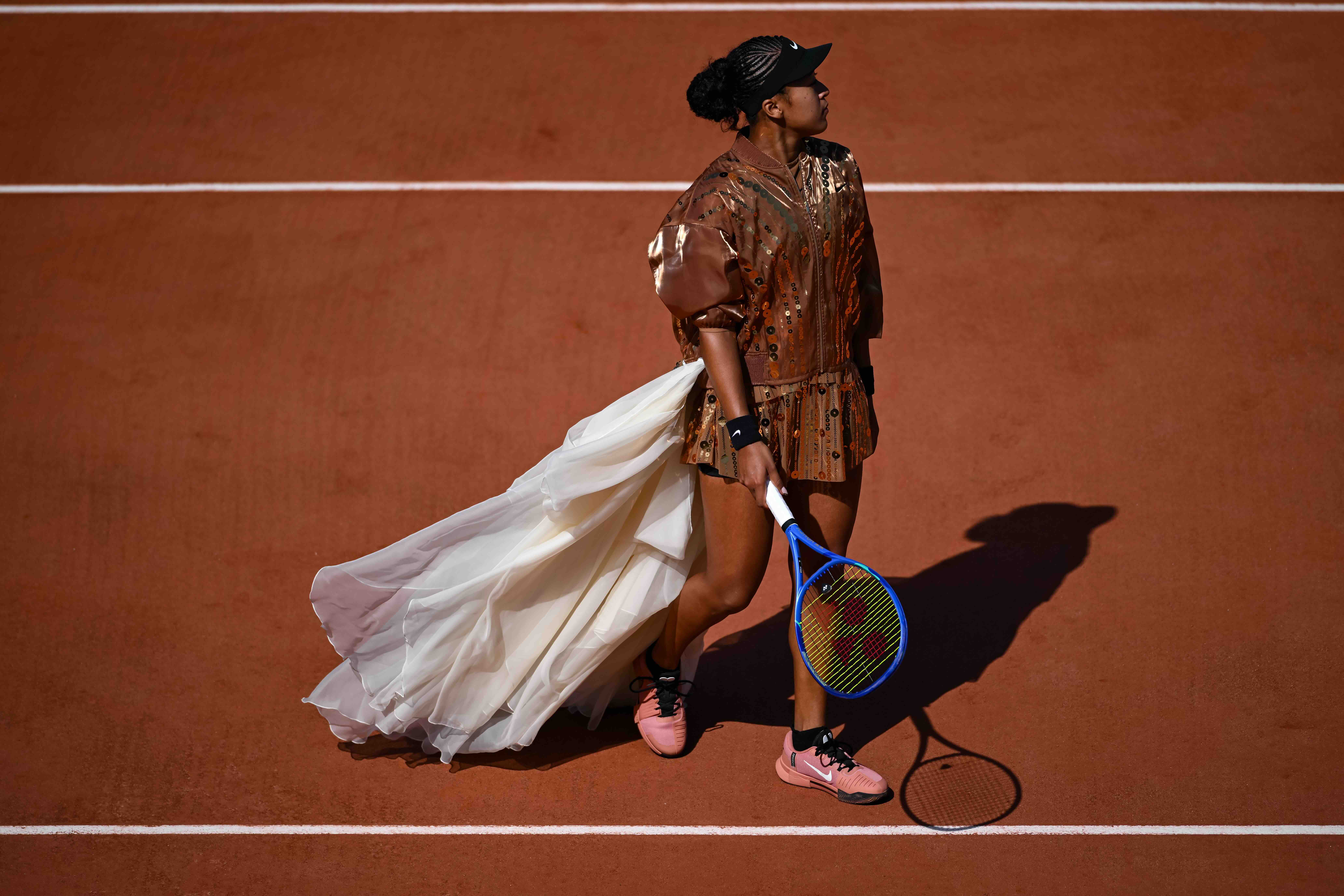 Wie Naomi Osaka die „Womanosphere“ mit ihrem Outfit zum Beben brachte.