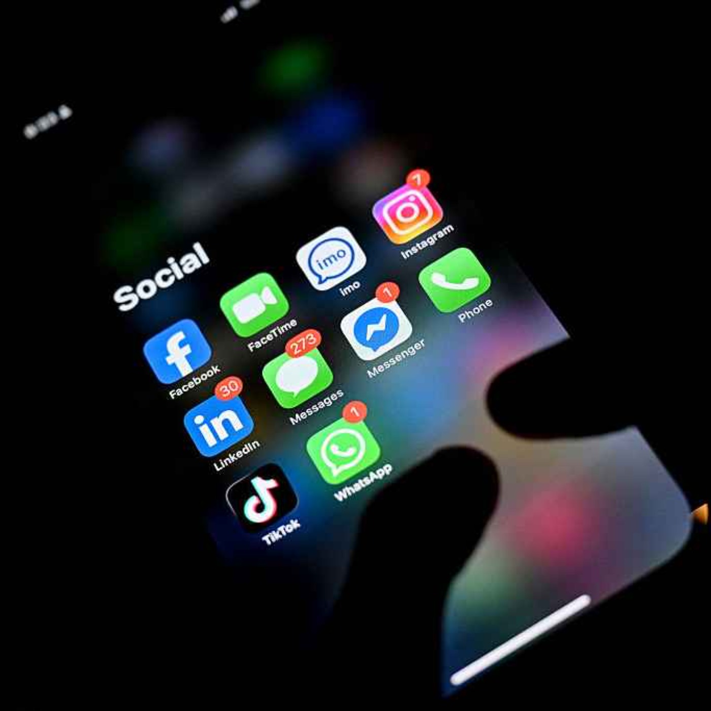 DEBATE: is Starmer right to ban social media for under 16s?