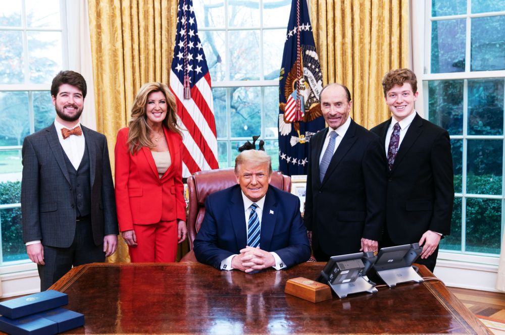 Lee Greenwood is Trump’s court bard