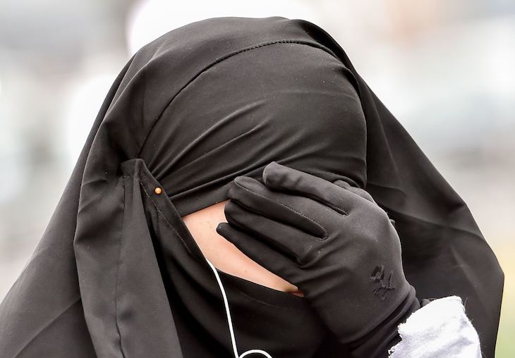 Marine Le Pens Kopftuchverbot für Musliminnen ist populär ...